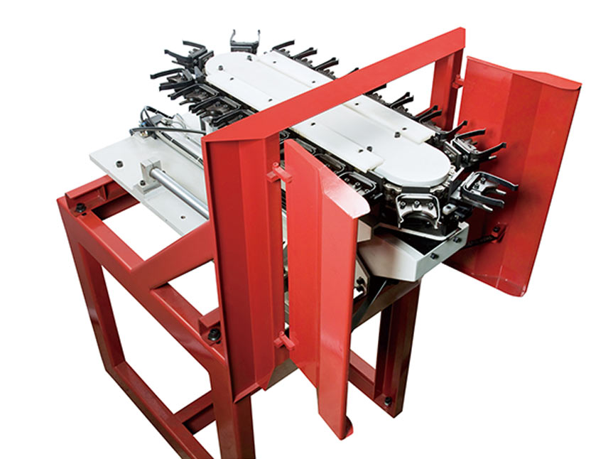 Horizontally mounted type of tooling magazines